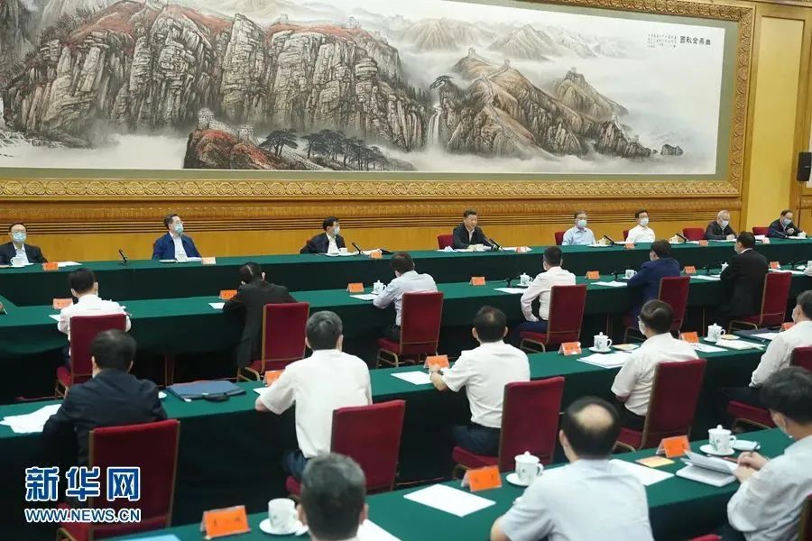 周育先参与企业家座谈会：要弘扬企业家心灵，敢于创新，阐扬好央企的龙头带作为用
